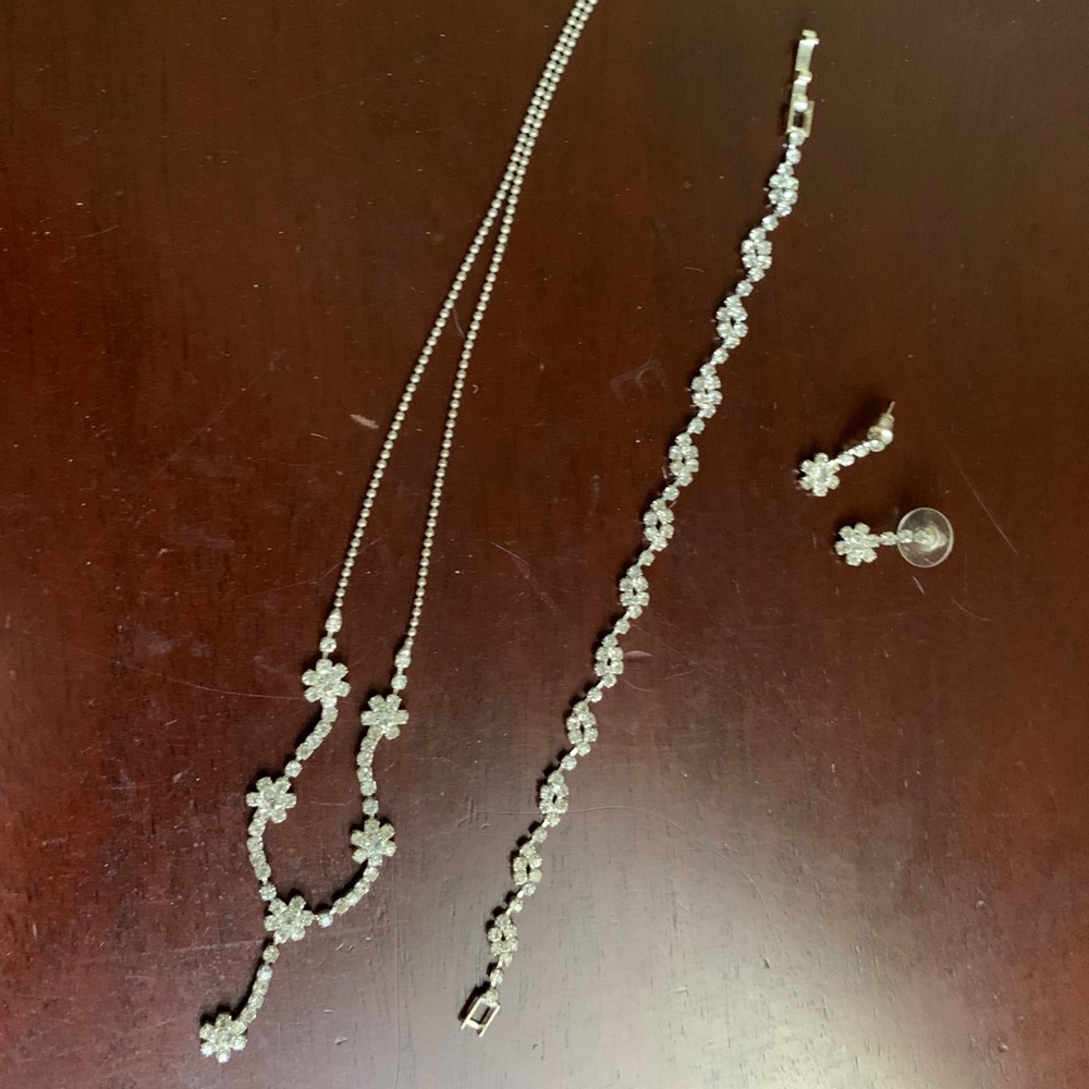 Rhinestone Set - Picture 2 of 2